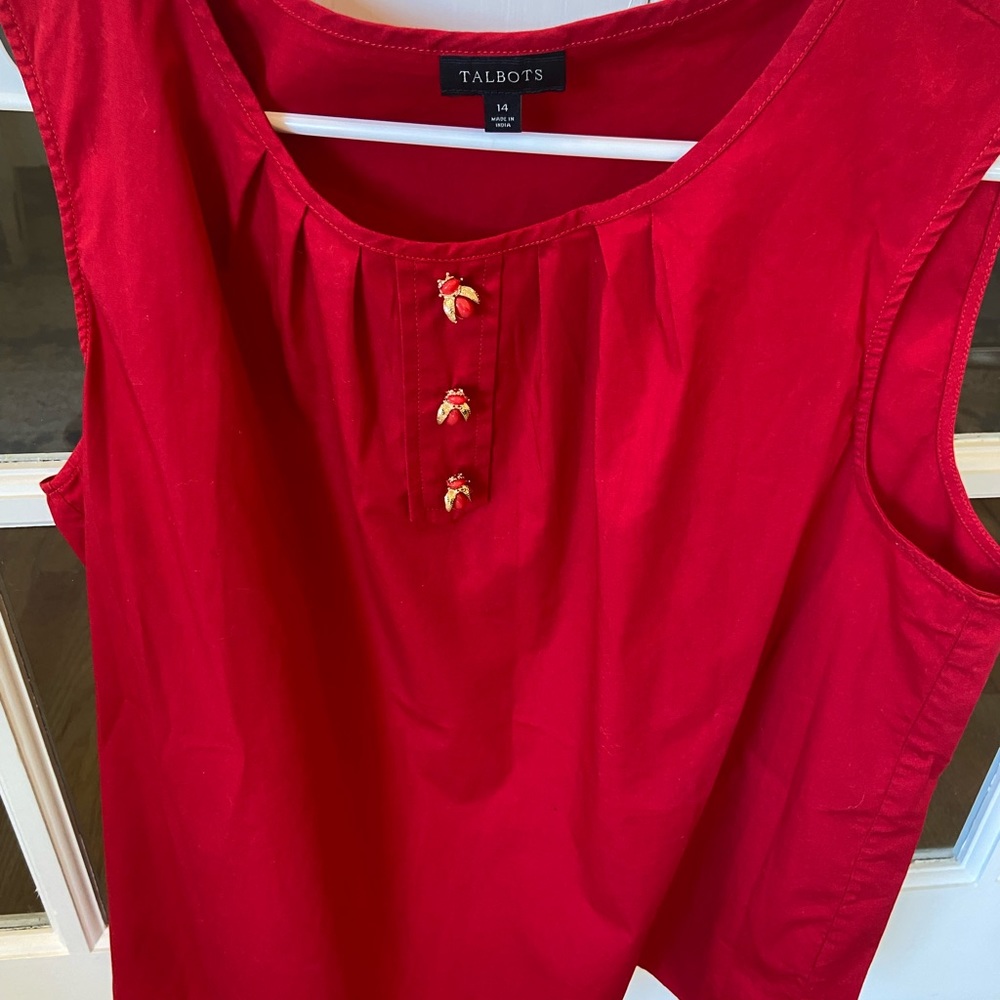 Talbots red sleeveless poplin top with bee buttons